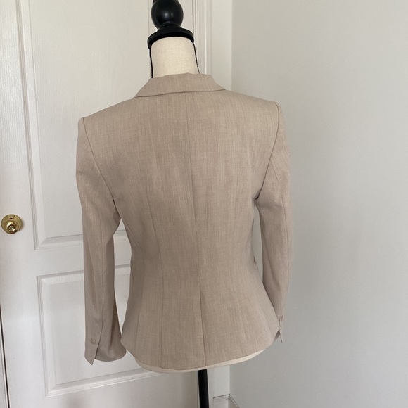 Beige fitted suit blazer jacket - Picture 3 of 6